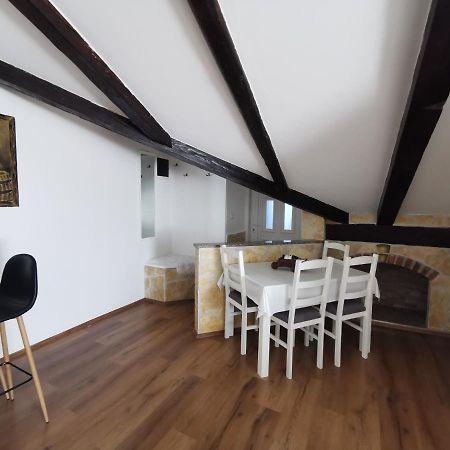 Loft Apartment พูลา ภายนอก รูปภาพ