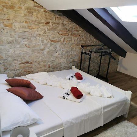 Loft Apartment พูลา ภายนอก รูปภาพ