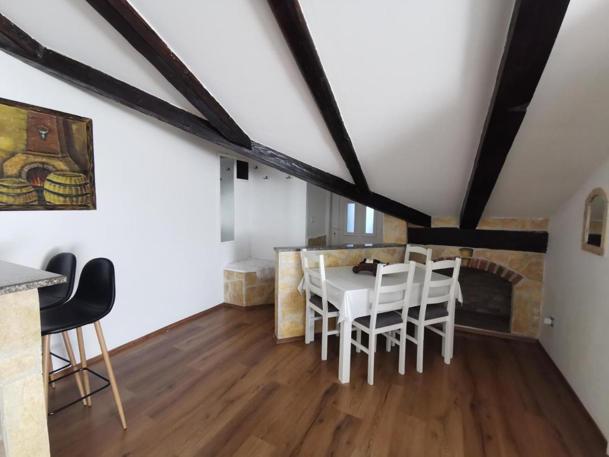 Loft Apartment พูลา ภายนอก รูปภาพ