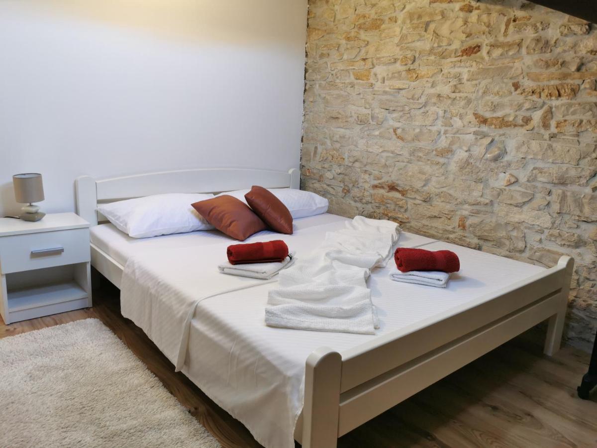 Loft Apartment พูลา ภายนอก รูปภาพ