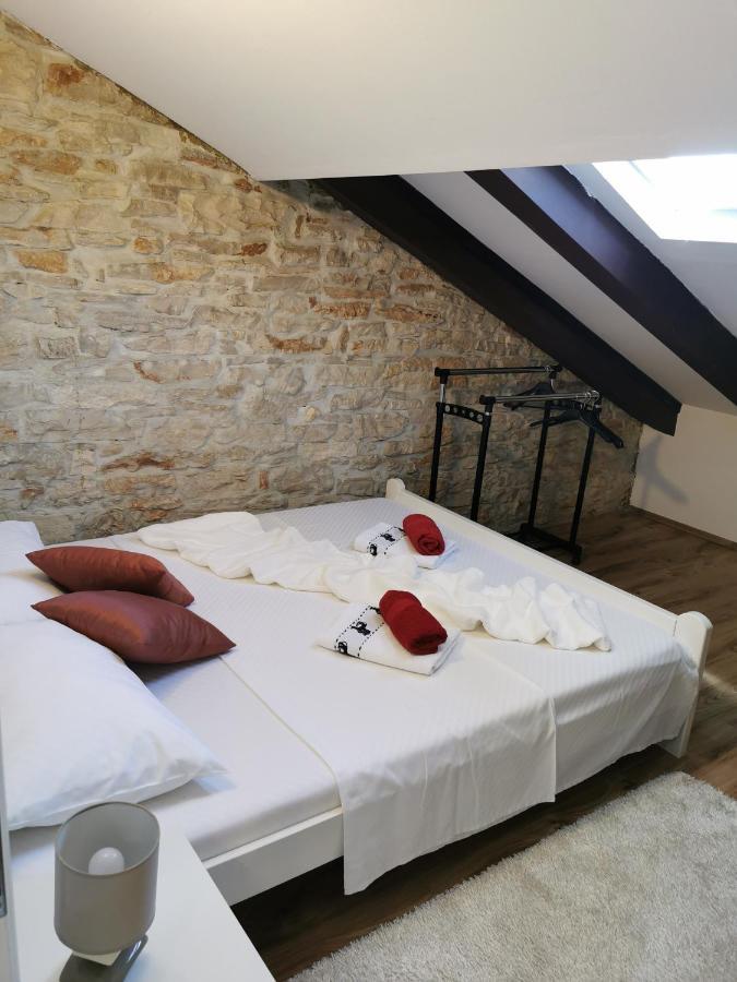 Loft Apartment พูลา ภายนอก รูปภาพ