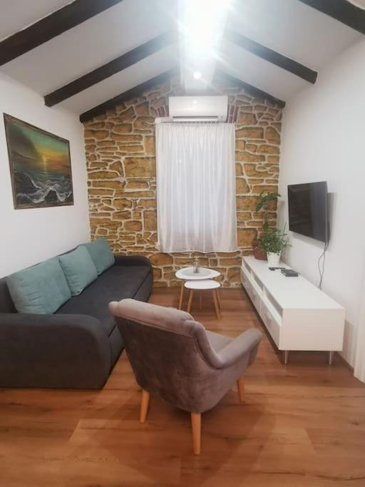 Loft Apartment พูลา ภายนอก รูปภาพ