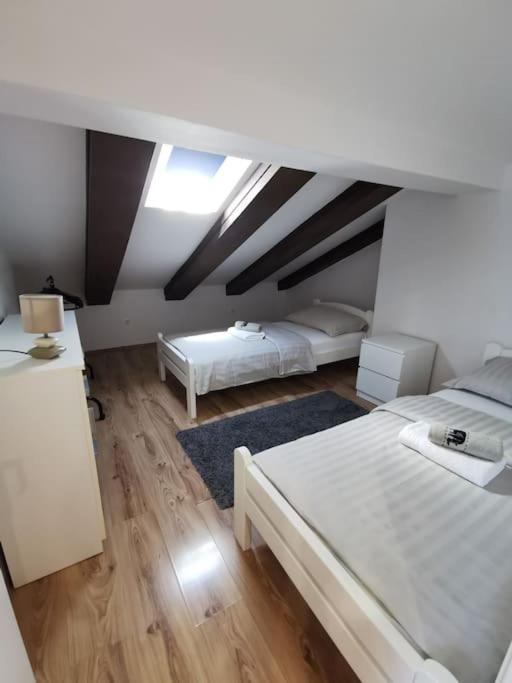 Loft Apartment พูลา ภายนอก รูปภาพ