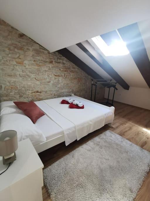 Loft Apartment พูลา ภายนอก รูปภาพ